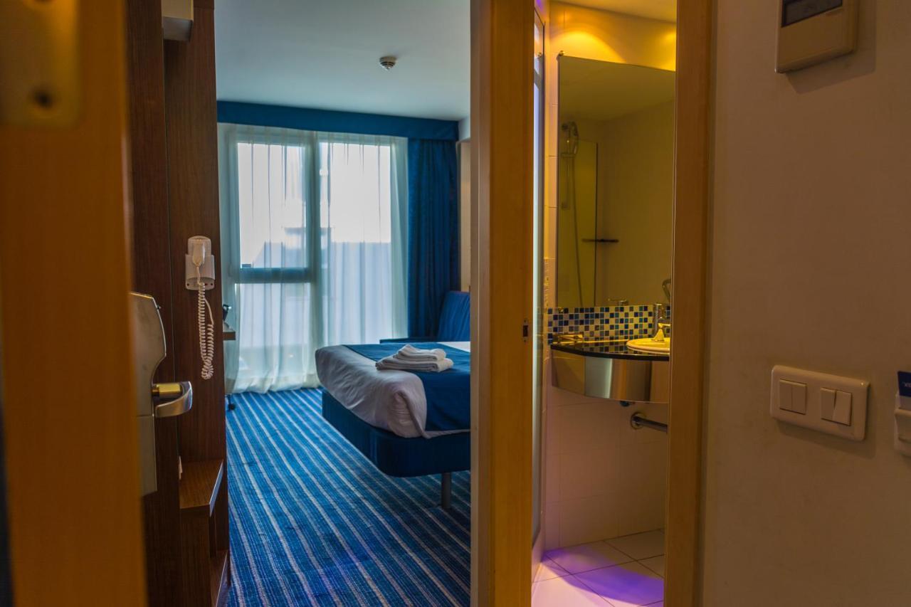 Holiday Inn Express Madrid Leganes By Ihg Exterior photo