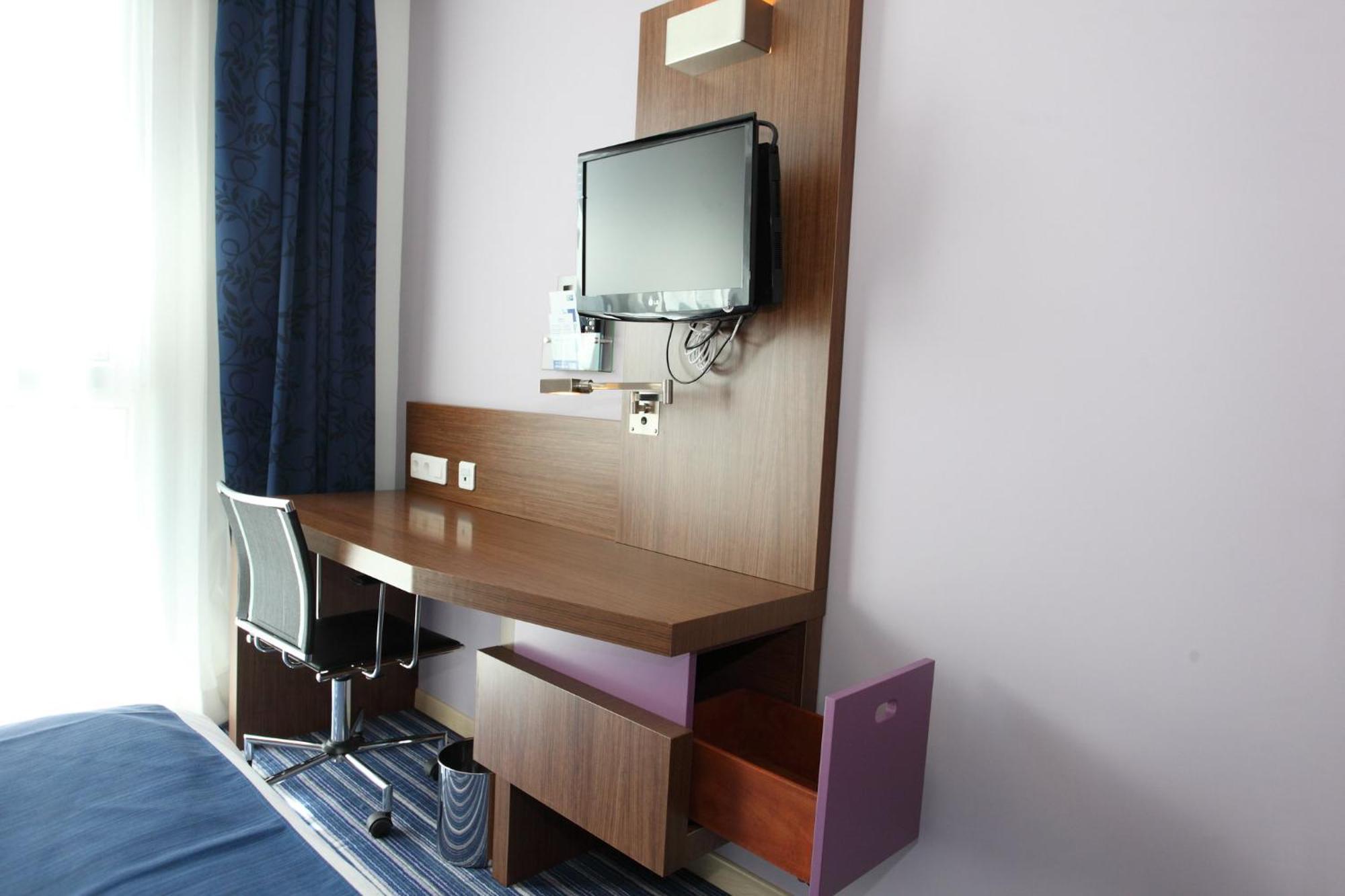Holiday Inn Express Madrid Leganes By Ihg Exterior photo