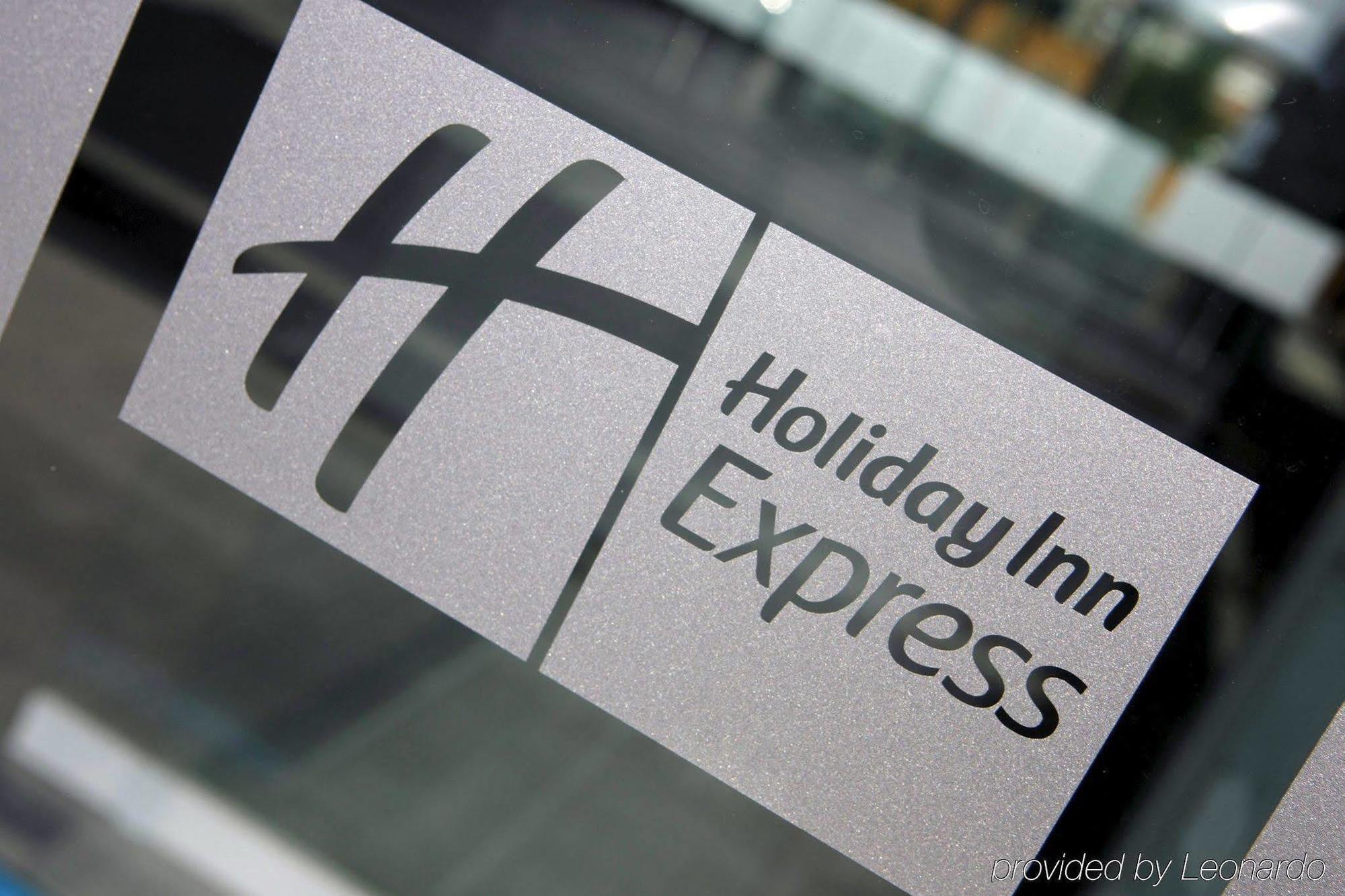 Holiday Inn Express Madrid Leganes By Ihg Exterior photo