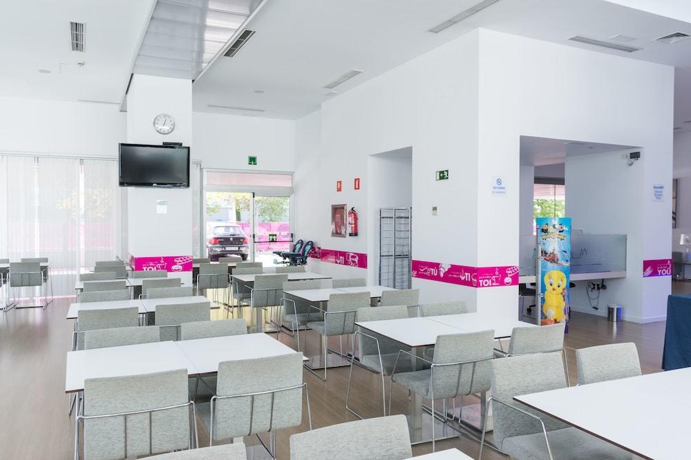 Holiday Inn Express Madrid Leganes By Ihg Exterior photo